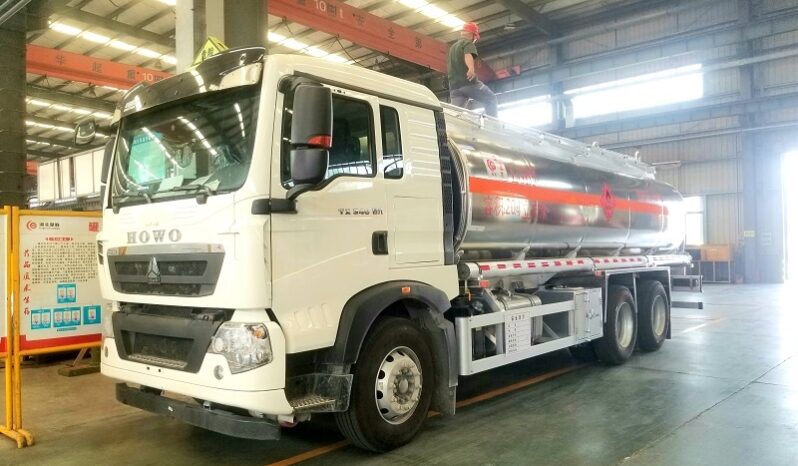 23000L Fuel Tank Truck Sinotruk HOWO completo