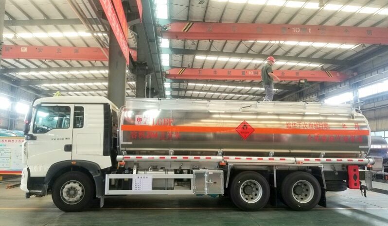 
23000L Fuel Tank Truck Sinotruk HOWO full									