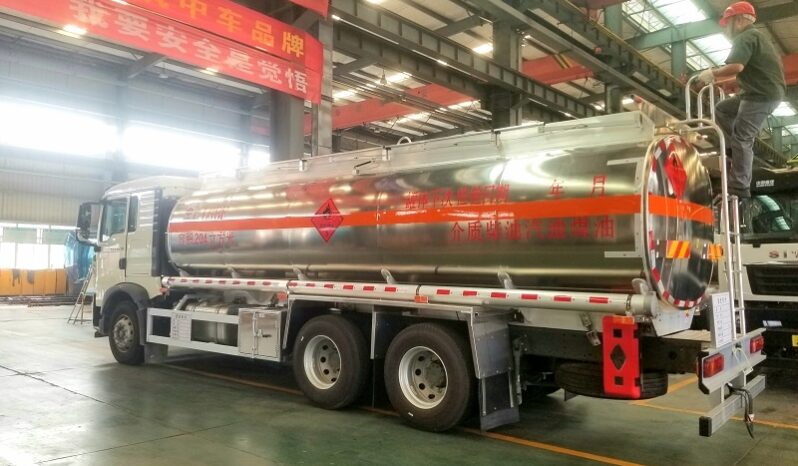 
23000L Fuel Tank Truck Sinotruk HOWO full									