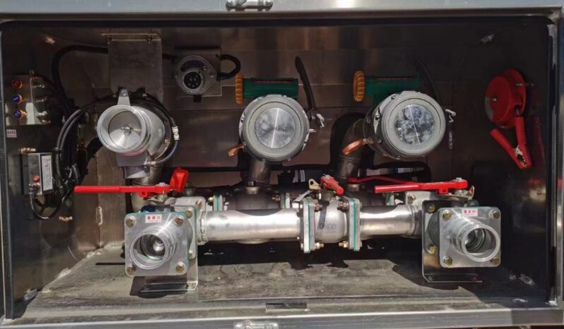 
24000L Refueling Truck Sinotruk HOWO full									