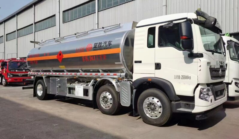 24000L Refueling Truck Sinotruk HOWO completo