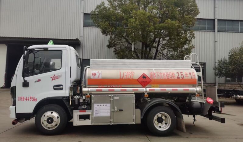 
2500L Aluminum Alloy Fuel Tank Truck Dongfeng Dolica full									