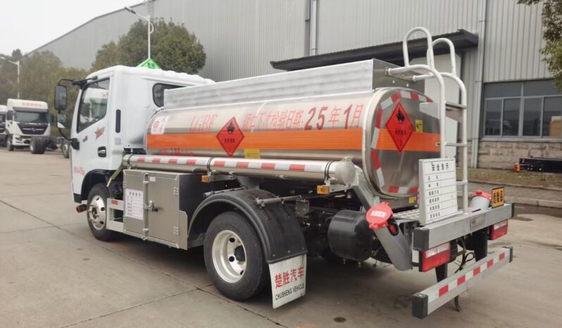
2500L Aluminum Alloy Fuel Tank Truck Dongfeng Dolica full									