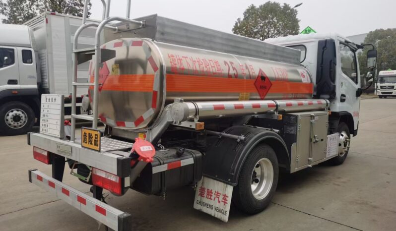 
2500L Aluminum Alloy Fuel Tank Truck Dongfeng Dolica full									