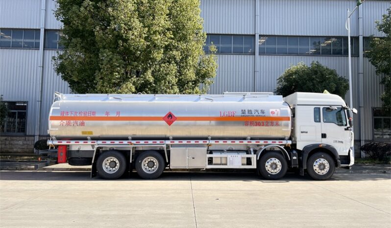 
30000L Refueling Truck Sinotruk HOWO full									