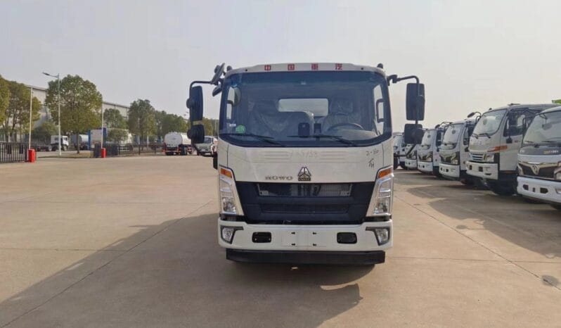 
5000L Refueling Truck Sinotruk HOWO full									