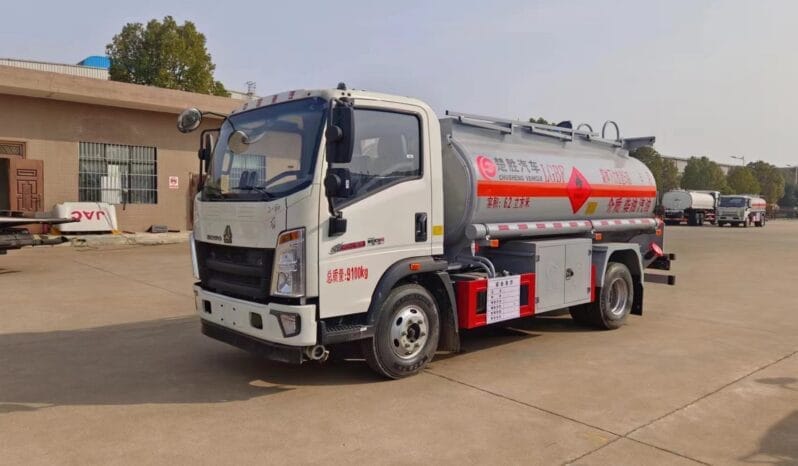 5000L Refueling Truck Sinotruk HOWO completo