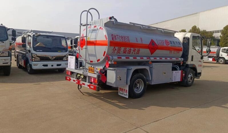 
5000L Refueling Truck Sinotruk HOWO full									