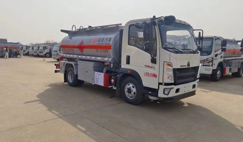 
5000L Refueling Truck Sinotruk HOWO full									