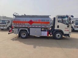
5000L Refueling Truck Sinotruk HOWO full									