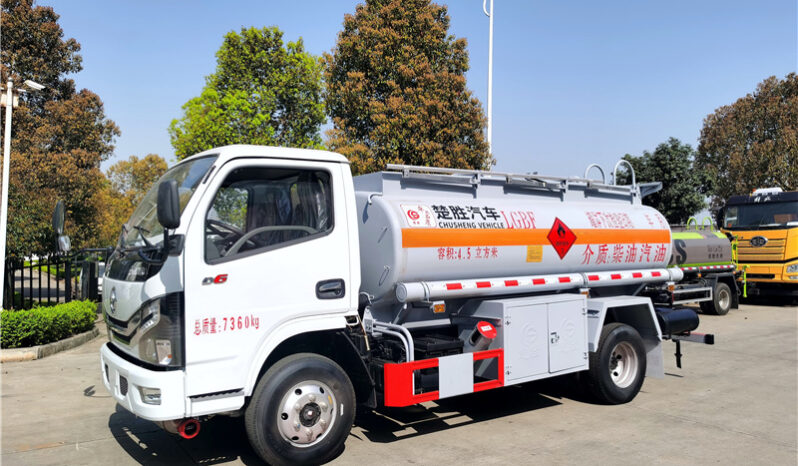 5000L Refueling Truck Dongfeng Dolica completo