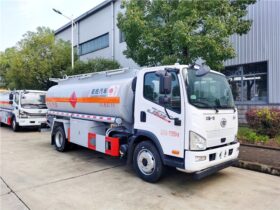 Camión cisterna de combustible de 8000 litros FAW Jiefang Tiger VH