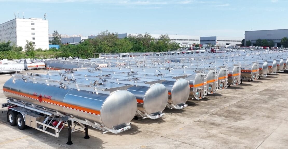 CS Tank Trucks entrega con éxito 1.000 unidades de remolques cisterna de 35.000 litros a Oriente Medio. Vista aérea.