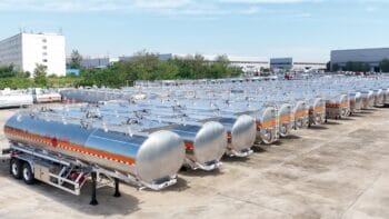 CS Tank Trucks entrega con éxito 1.000 unidades de remolques cisterna de 35.000 litros a Oriente Medio. Vista aérea.