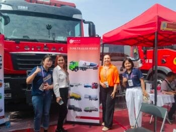 Camiones cisterna CS en la 134.ª Feria de Importación y Exportación de China. Foto grupal 5.
