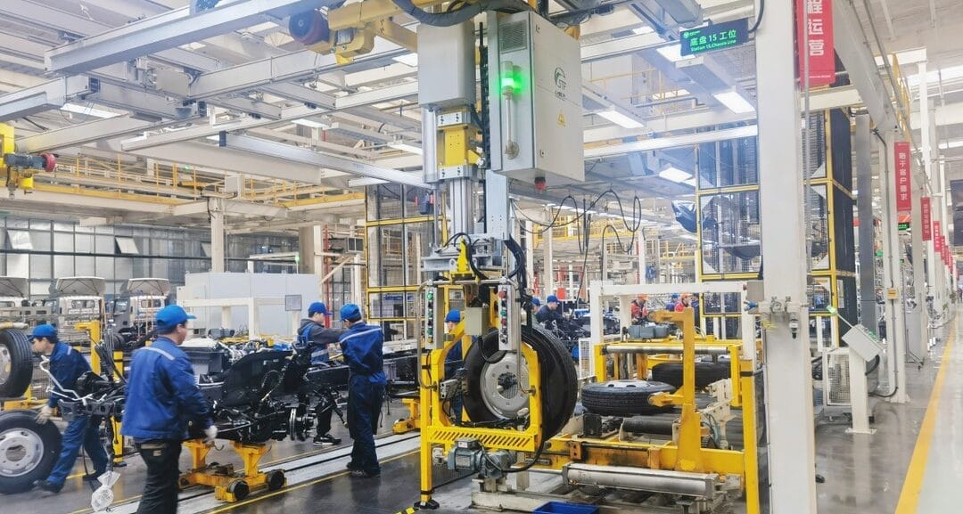Los camiones cisterna de Cs visitan la fábrica de supercamiones de Foton Auto