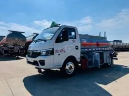 2000L small fuel truck dongfeng full