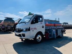 2000L small fuel truck dongfeng