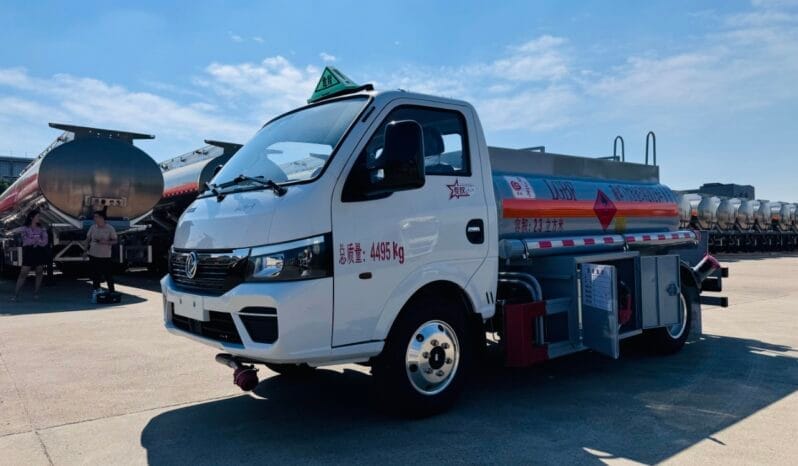 2000L small fuel truck dongfeng completo