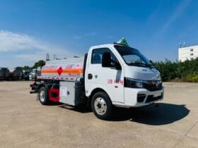 2000L small fuel truck dongfeng