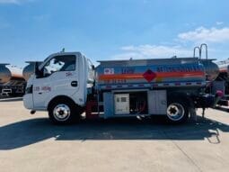 2000L small fuel truck dongfeng full
