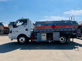 2000L small fuel truck dongfeng