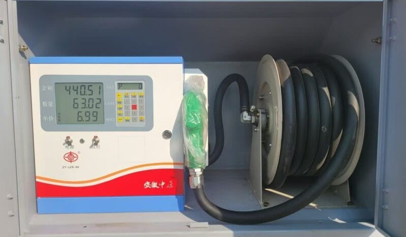 
2000L small fuel truck dongfeng full									