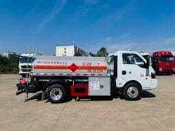 2000L small fuel truck dongfeng full