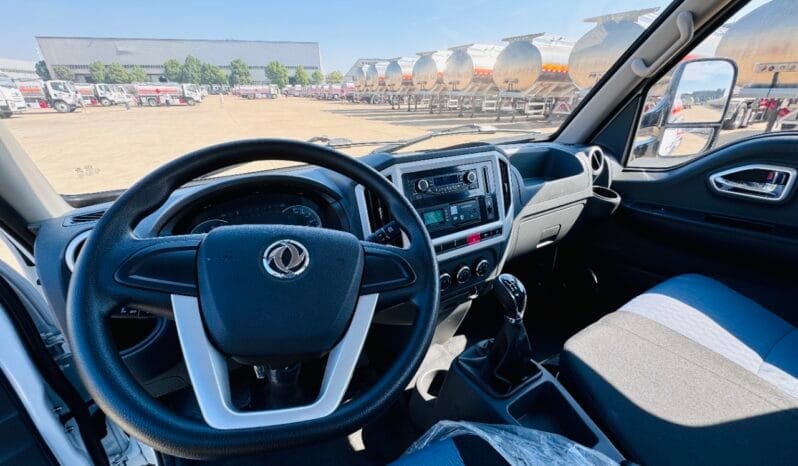 
2000L small fuel truck dongfeng full									